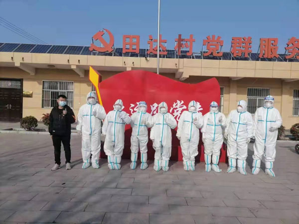 讓黨旗飄揚(yáng)在疫情防控一線